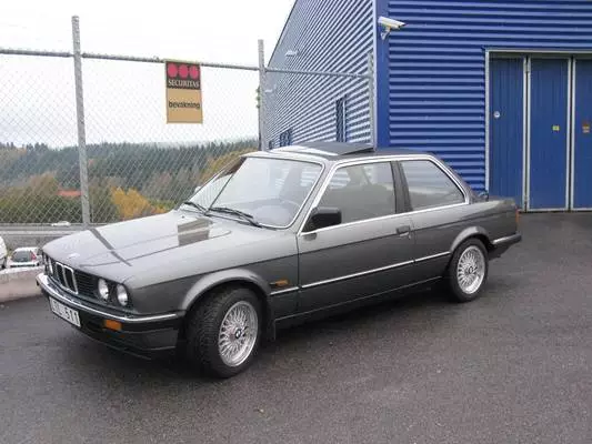 BMW 320i 2dm3 benzyna 3L PG51 2